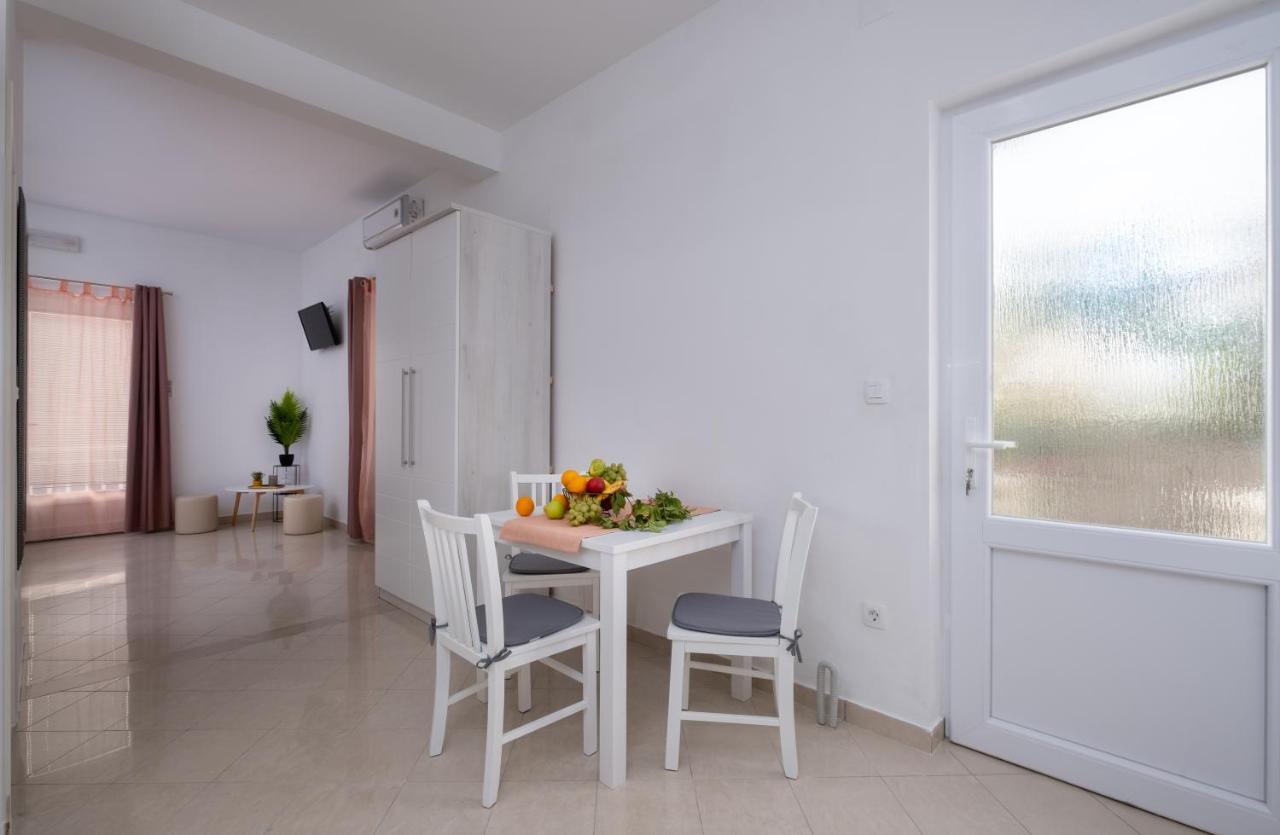 Studio Apartment Brigita Mlini Eksteriør bilde